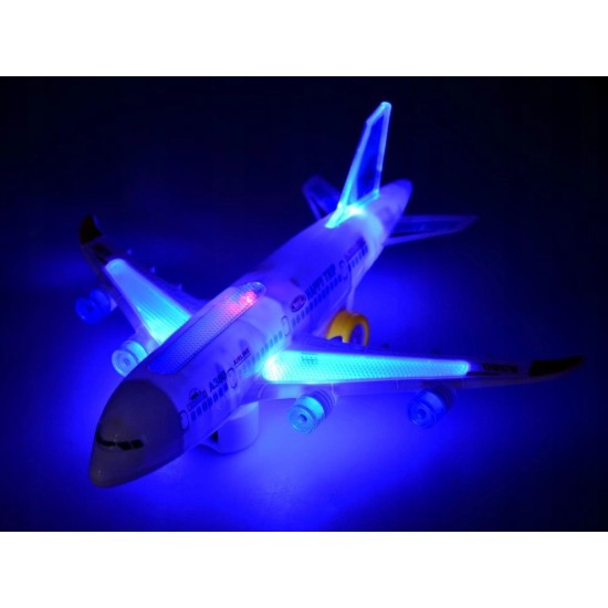 Lėktuvo Airbus A380 modelis su šviesa ir garsu