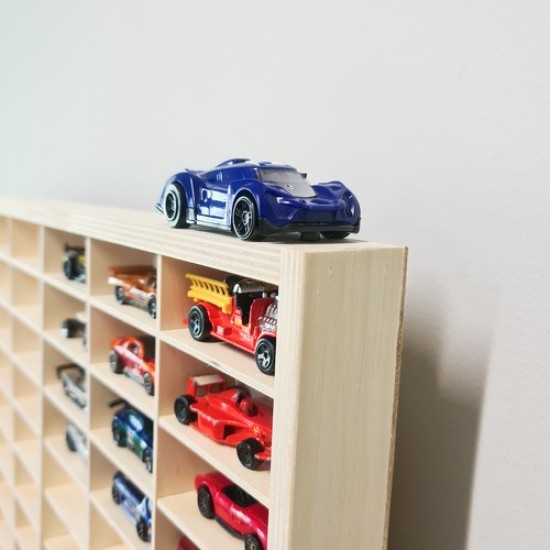 Medinė lentyna automobiliams 54 skyrių