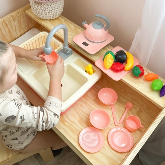 Žaislinė virtuvės kriauklė su indais ir bėgančiu vandeniu 2in1