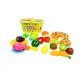 Žaislinės pjaustomos daržovės, vaisiai ir pica krepšelyje