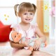 Lėlytė Deluxe 27 cm. su drabužiais, stalo įrankiais ir kitais priedais